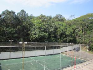 巴拉奈里奥-坎布里乌Apê da Gabi的网球场,上面设有网球场