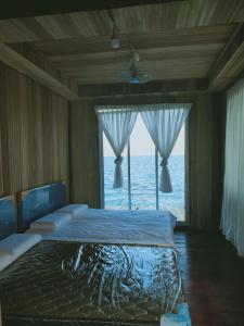 Egang-egang Resort Bum-Bum Island Semporna客房内的一张或多张床位