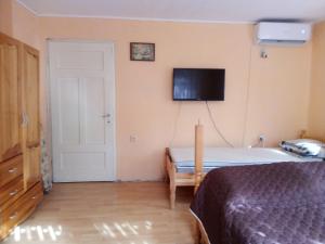 Ivanovo , rooms for rent for 24 hours, separate kitchen, sauna, hydromassage bath, indoor parking, tavern no pets客房内的一张或多张床位