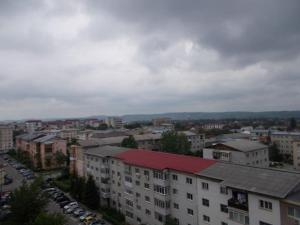 特尔戈维什泰Apartament Tanya的城市的空中景观,包括建筑和汽车