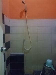 Cendrawasih Syariah Homestay的一间浴室