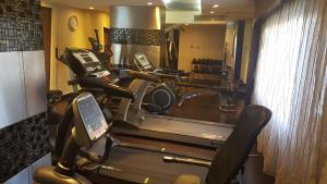 Al Muntazah Plaza Hotel的健身中心和/或健身设施