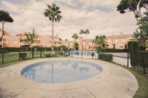 奇克拉纳－德拉弗龙特拉Apartamento Jardín del golf 2的相册照片