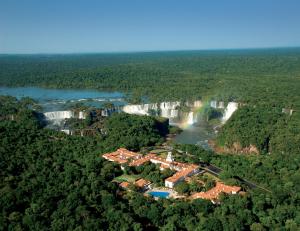 伊瓜苏Hotel das Cataratas, A Belmond Hotel, Iguassu Falls的尼亚加拉瀑布的空中景观