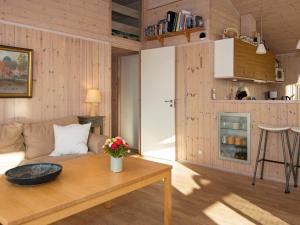 Ørby6 person holiday home in Knebel的客厅配有沙发和桌子