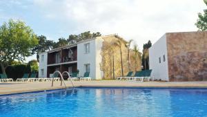Villas y apartamentos Costa Brava内部或周边的泳池
