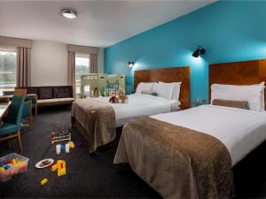 沃特福德特里希斯温泉及休闲俱乐部酒店客房内的一张或多张床位