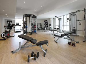 诺富特多伦多中心酒店的健身中心和/或健身设施
