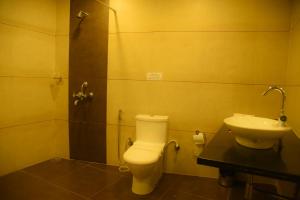 Grand Maurya Hotel And Resort的一间浴室