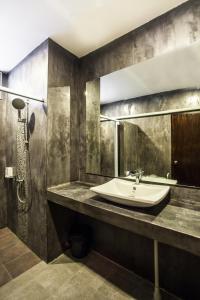班苏安塔酒店的一间浴室