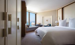 悉尼四季酒店客房内的一张或多张床位