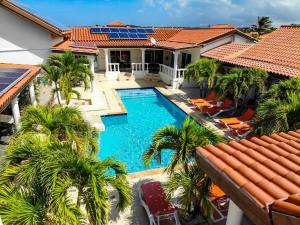 Boutique Hotel Swiss Paradise Aruba Villas and Suites内部或周边泳池景观