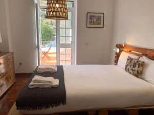 Jaca Hostel Porto da Cruz客房内的一张或多张床位