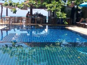 蔻立拷叻海洋微风度假酒店的海景游泳池