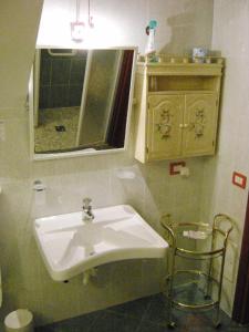 阿尔贝格科特安提卡酒店的一间浴室