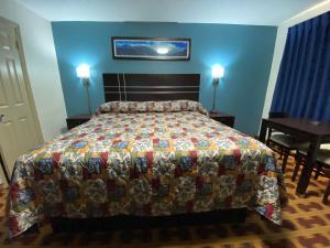 Lodge Inn Wrightstown - Fort Dix客房内的一张或多张床位