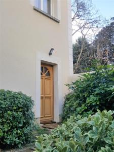 图尔Guest house " Gîte L'ATELIER DU 6"- calme - jardin的相册照片