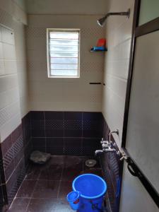 2BHK AC Row House Bunglow in good locality的一间浴室