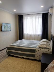Уютная 1-комнатная квартира客房内的一张或多张床位