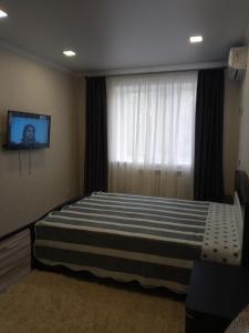 Уютная 1-комнатная квартира客房内的一张或多张床位