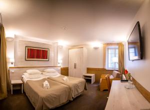 里拉酒店客房内的一张或多张床位