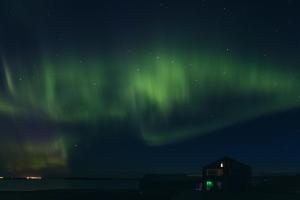 DrangarDrangar Country Guesthouse的天空中北极光的图像