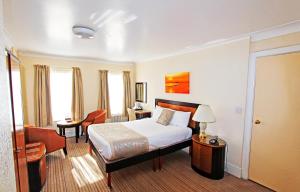 大不列颠伯恩茅斯酒店客房内的一张或多张床位