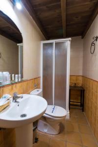 拉方达德尔罗西奥乡村旅馆的一间浴室