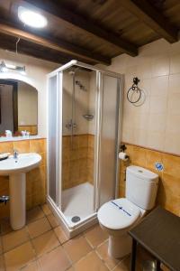拉方达德尔罗西奥乡村旅馆的一间浴室