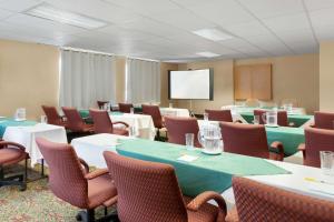 Hotel Days Inn Blainville & Centre de Conférence商务区和/或会议室