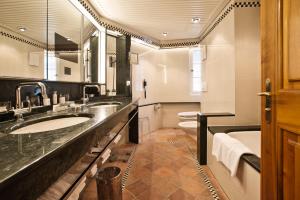 Widder Hotel - Zurichs luxury hideaway的一间浴室
