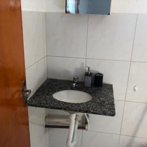 卡姆布库Vilas Blancas的客房内的盥洗盆浴室台面