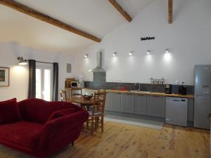 Maison d' Alys entre Luberon et Alpilles的厨房或小厨房