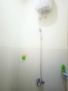 Alysahouse - 2 Bedrooms, Dekat JTP3的一间浴室