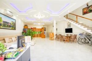 Legend Connect Homestay餐厅或其他用餐的地方