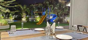 Meritas Adore Resort的儿童游玩区
