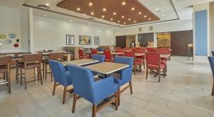 Holiday Inn Express : Eugene - Springfield, an IHG Hotel餐厅或其他用餐的地方