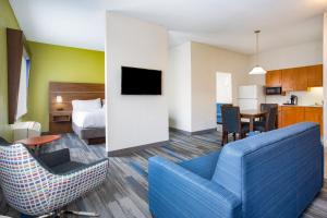 Holiday Inn Express Kansas City - at the Legends!, an IHG Hotel的休息区