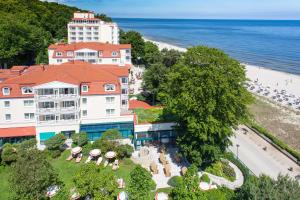 赛巴特班森班辛风情旅游度假酒店的享有酒店和海滩的空中景致