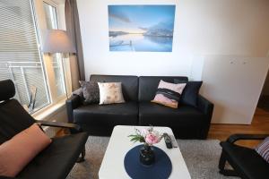 OSLO CITY CENTER 3 BEDROOMS APARTMENT, MANDALLS GATE 12的休息区