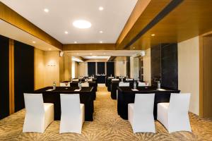 Lemon Tree Hotel Viman Nagar Pune的休息区