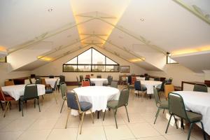 Kenya Comfort Suites餐厅或其他用餐的地方