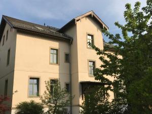 德累斯顿Traumhafte Etagenwohnung in Günderzeitvilla的相册照片