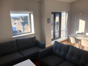 City Centre Apartments in Galway的休息区