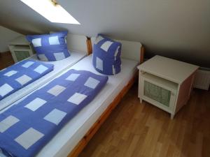 Maisonettewohnung auf 2 Etagen mit zwei Balkonen客房内的一张或多张床位