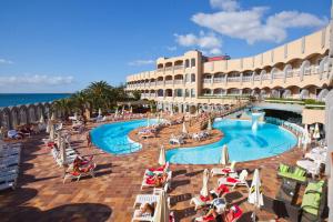 圣阿古斯丁圣奥古斯丁海滩俱乐部酒店的一个带游泳池和海洋的度假胜地
