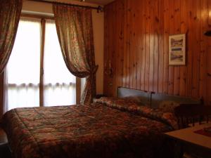 圣胡贝图斯加尼酒店客房内的一张或多张床位