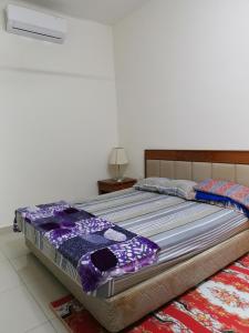 Homestay An-nur客房内的一张或多张床位