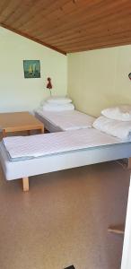 Kolleviks Camping och Stugby客房内的一张或多张床位