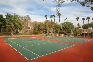 Club In Eilat Resort - Executive Deluxe Villa With Jacuzzi, Terrace & Parking内部或周边的网球和/或壁球设施